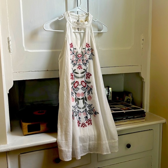 Embroidered Linen Dress - Picture 5 of 7
